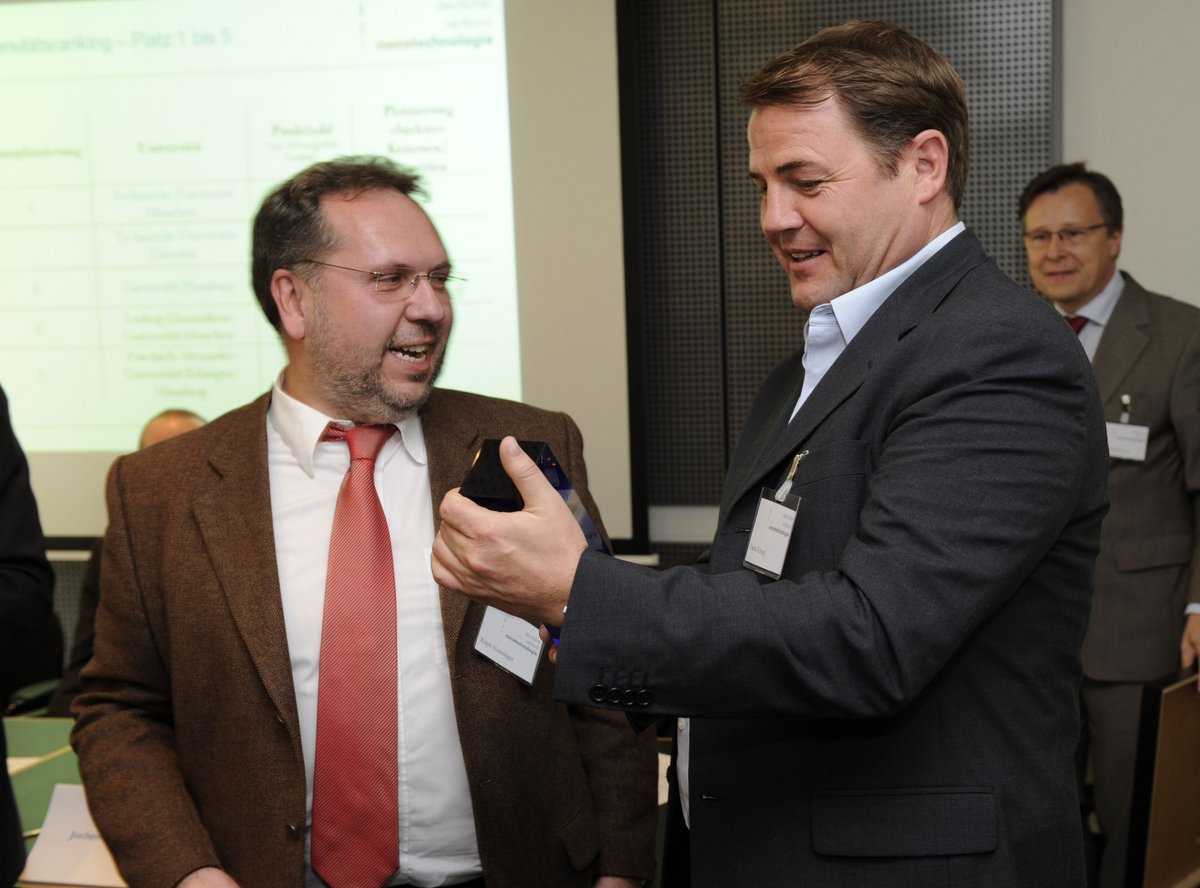 TUM ranked best in the field of nanotechnology, Best University Award was  handed over to Prof. Kreupl - Associate Professorship of Hybrid Electronic  Systems