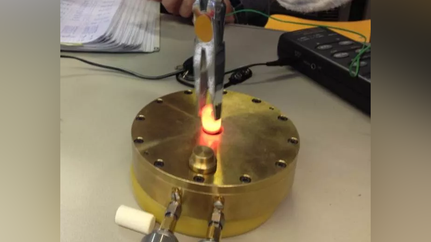 Measurement of dielectric material parameters