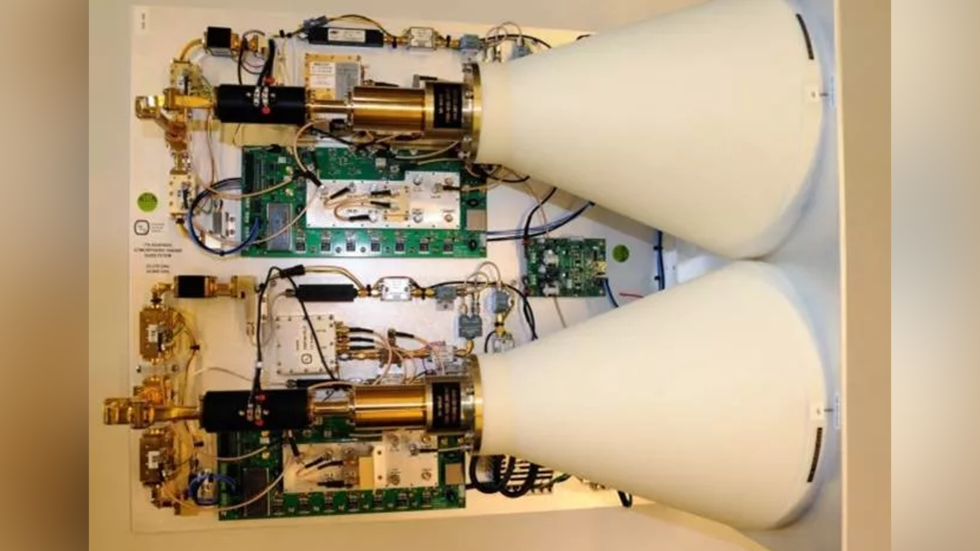 Mikrowellenradar (22 GHz, 35 GHz) für kohärente Ausbreitungsmessungen in der Atmosphäre