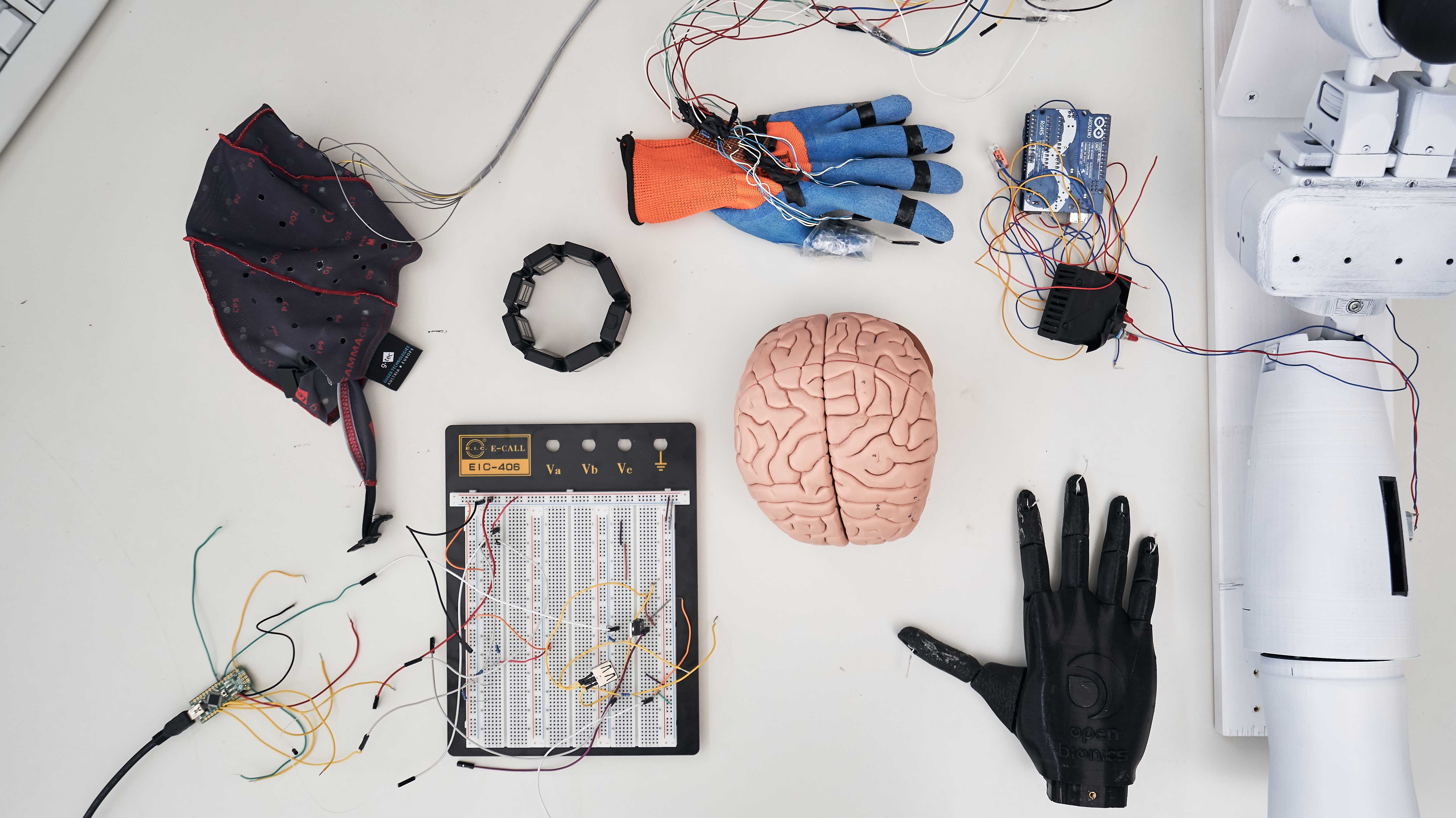 Basic equipment Neuroengineering; Image: F. Vogl